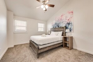 House | 4 bedrooms - 4 Queen Beds High Speed Wifi Private Parking (Fort Worth)
