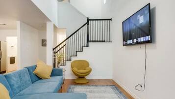 House | 3 bilik tidur, meja