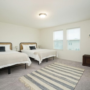House - Sleeps 13 Near Seaworld Lackland 4BR (San Antonio)