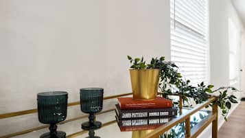 House | 7 bedrooms, desk