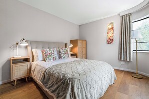 House | 6 bedrooms, iron/ironing board, free WiFi, bed sheets