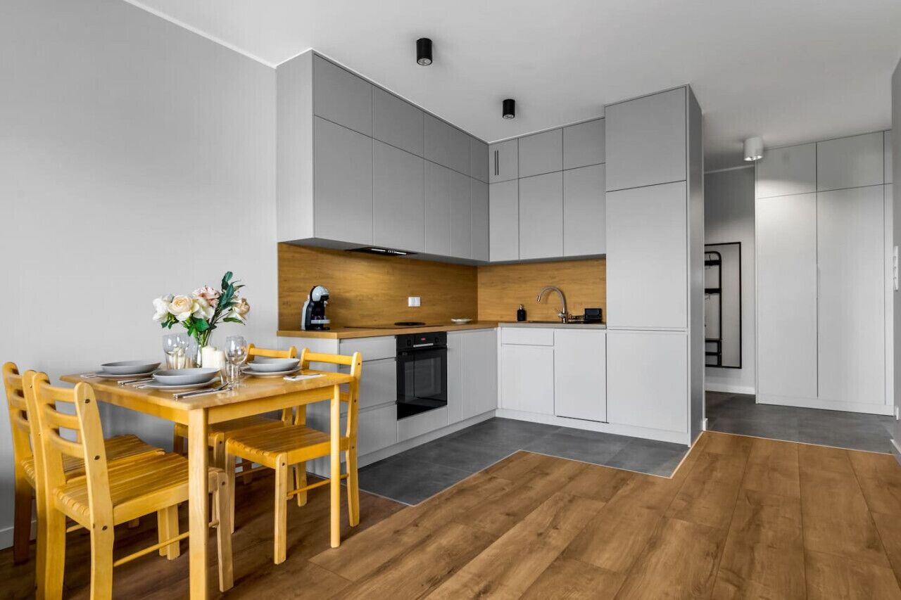 Kylskåp, ugn, spishäll och diskmaskin