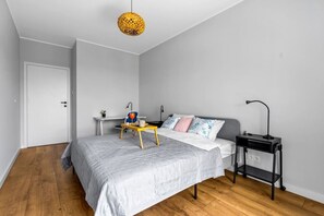 1 bedroom, desk, iron/ironing board, free WiFi - Warsaw Bemowo - Parking, Balcony & Workspace - by Rentujemy (Warszawa)