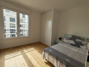 3 dormitorios, escritorio, wifi gratis y ropa de cama