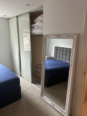 Apartment | 1 bedroom, iron/ironing board, free WiFi, bed sheets - Inviting 2-bed Apartment in Bushey (Bushey)