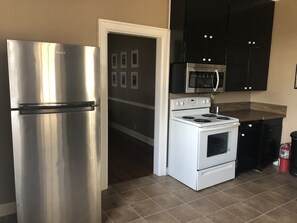 Microondas, horno, parrilla de estufa y lavavajillas