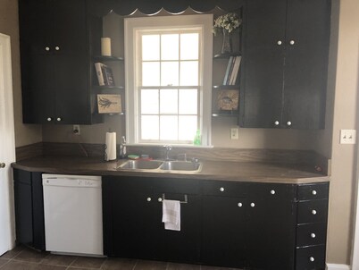 Hilltop Retreat . Private house surrounded by nature. Just 2 miles from Lake.