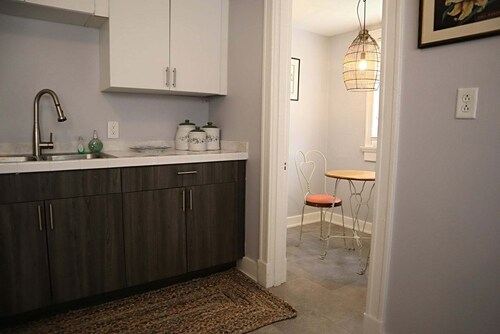 Eclectic 3 bedroom close to downtown