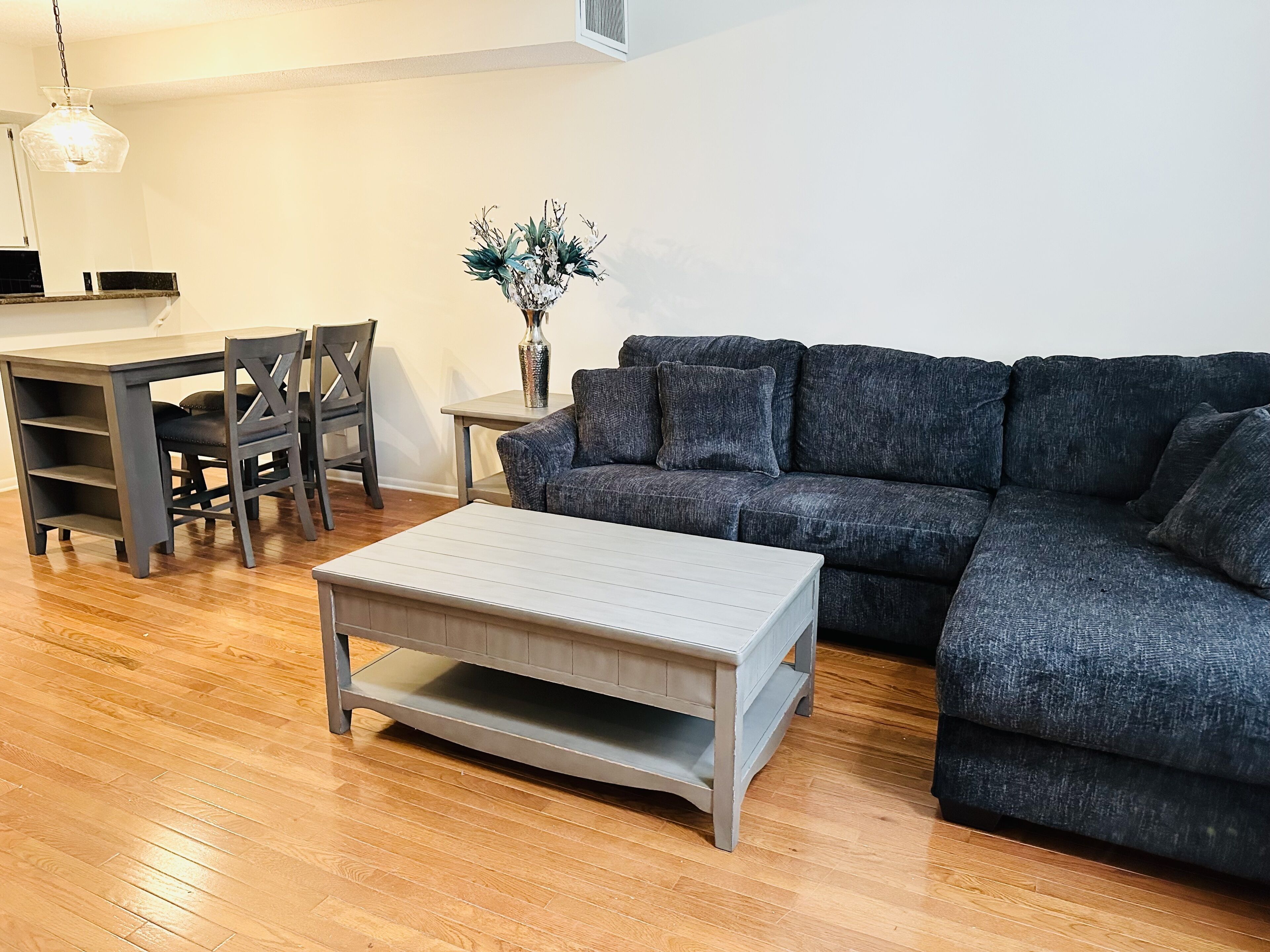 Charming Tennessee Townhome! 2 Bedroom in North JC - Townhome with patio