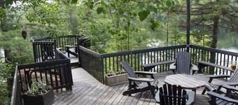 Spacious Lakefront Cottage