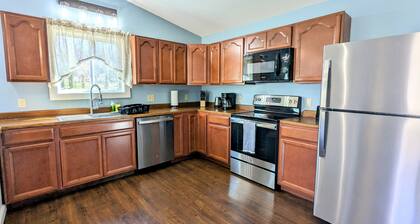 Country Mama's Modern Artsy Cottage