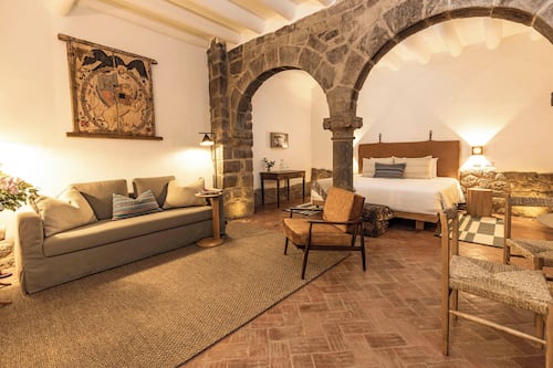 Suíte júnior | Roupas de cama premium, cofres nos quartos, berços grátis
