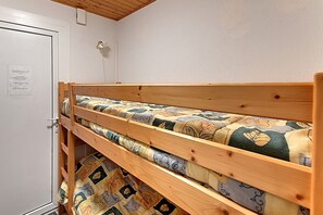 1 soverom og strykejern/-brett