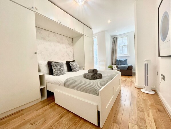 3 chambres, fer et planche à repasser, Wi-Fi, draps fournis