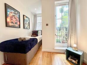 4 Schlafzimmer, Schreibtisch, Bügeleisen/Bügelbrett, WLAN