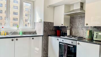 Fridge, microwave, oven, stovetop