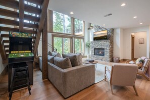 Televisión y chimenea 