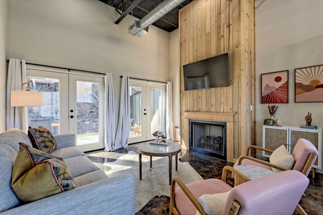 Downtown Clayton Charm Unit 3