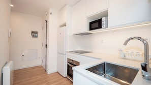Fridge, microwave, oven, coffee/tea maker