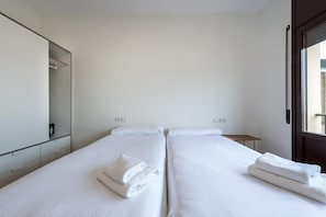 2 quartos, ferros/tábuas de passar roupa, Wi-Fi de cortesia