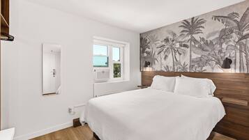 Desk, laptop workspace, free WiFi, bed sheets