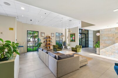 Uptown Inn by Vantaggio - Limited Service Apart-Hotel