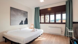 Bügeleisen/Bügelbrett, kostenloses WLAN, Bettwäsche