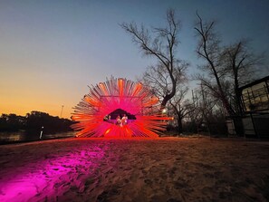 A large, open outdoor area with a central structure featuring a circular, illuminated design. - Refugio 31 (Partido de Tigre)