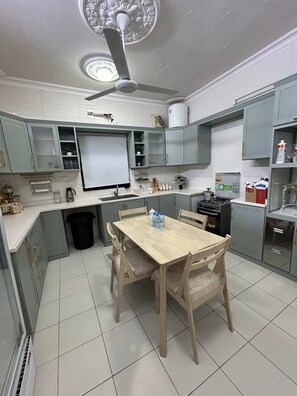 Family Apartment | Private kitchen | Mini-fridge, stovetop, electric kettle, cookware/dishes/utensils - alaqeeq apartments (Madinah)