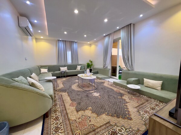Reception - alaqeeq apartments (Madinah)