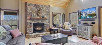 Two-Level Cabin Near Great Attractions