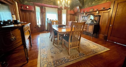 Hubble House Inn