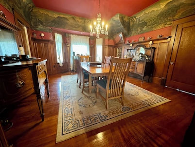 Hubble House Inn