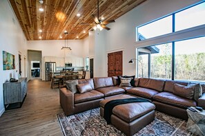 Smart TV, fireplace, table football - Slate Solitude-2 BR+Bunk-Timber Creek (Broken Bow)