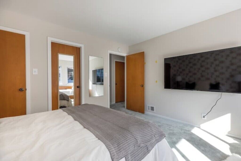 3 Schlafzimmer, Schreibtisch, Bügeleisen/Bügelbrett, Reisekinderbett