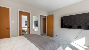 3 Schlafzimmer, Schreibtisch, Bügeleisen/Bügelbrett, Reisekinderbett