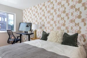3 bedrooms, desk, iron/ironing board, travel cot