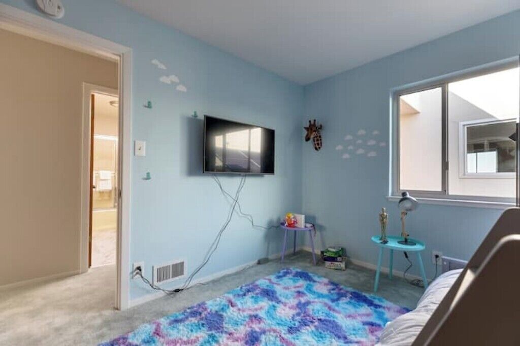 3 Schlafzimmer, Schreibtisch, Bügeleisen/Bügelbrett, Reisekinderbett