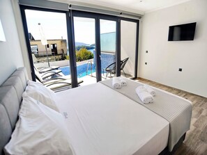 2 chambres, coffres-forts dans les chambres, fer et planche Ă repasser