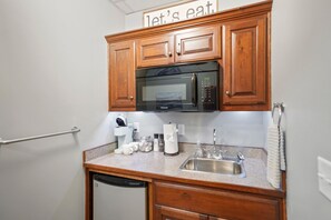 Private kitchen - The Fox Loft 200 (Topeka)