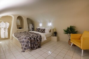 1 bedroom, in-room safe, iron/ironing board, free WiFi