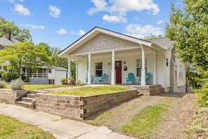 Exterior - Adorable Bungalow, Minutes from Downtown Durham (Durham)
