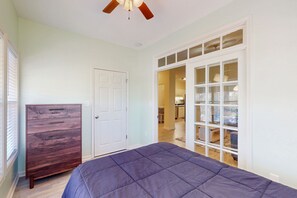 2 bedrooms, iron/ironing board, Internet, bed sheets