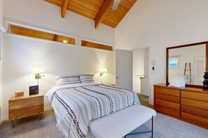 3 bedrooms, iron/ironing board, Internet, bed sheets