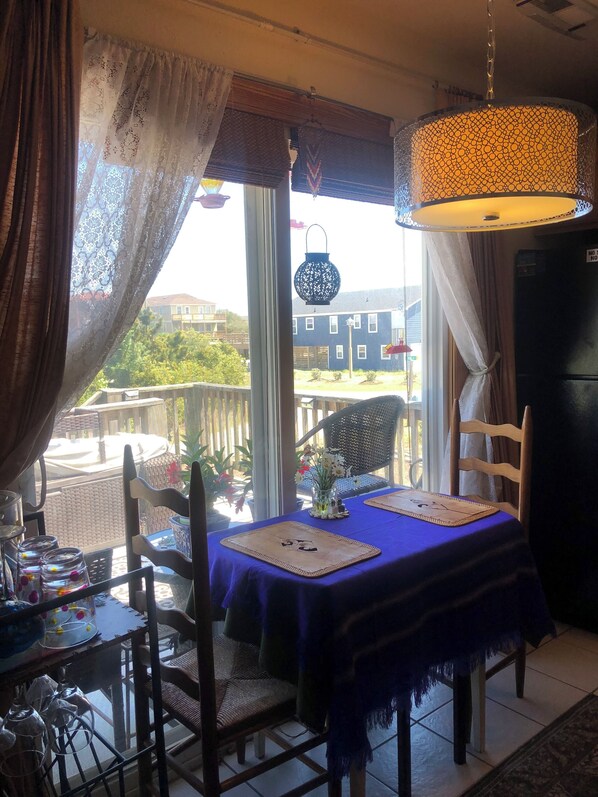 Dining -   OCEAN VIEW. & BREEZE . SHORT WALK TO BEACH & RESTAURANT. PRIVATE & QUITE   (Kitty hawk)