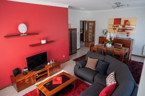 Fernseher, Tischfußball