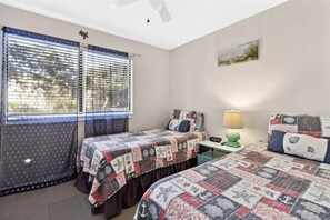 3 slaapkamers, een bureau, een strijkplank/strijkijzer, gratis wifi