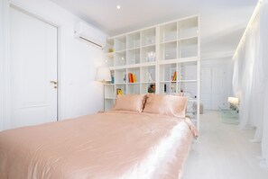 1 dormitorio, escritorio, tabla de planchar con plancha y wifi gratis