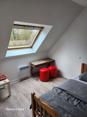 3 chambres, fer et planche à repasser, Wi-Fi gratuit, draps fournis