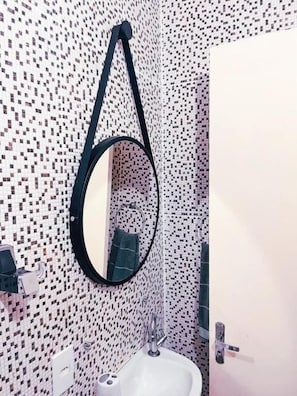 Standard Studio | Bathroom | Towels